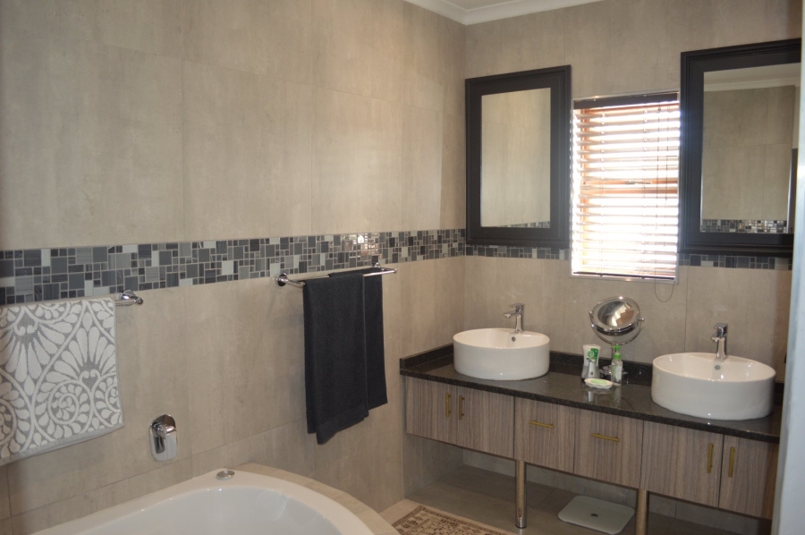 4 Bedroom Property for Sale in Wilkoppies North West
